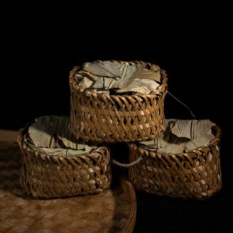 【雙喜牌銷港老茶|90 年代易武荒野散茶・昆明乾倉孤品・十五年陳煙韻巔峰】Double Happiness Brand Vintage Tea for Hong Kong Market | 1990s Wild Loose Tea from Yiwu, Unique Stock Stored in Kunming Dry Warehouse, Peak 15-Year Aged Smoky Aroma