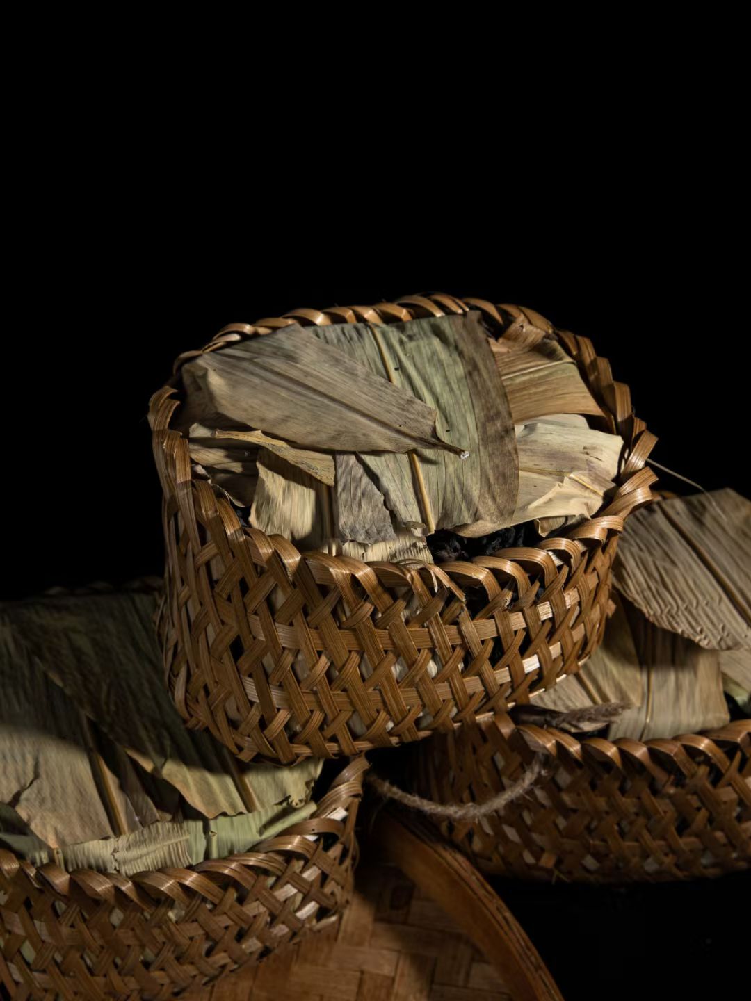 【雙喜牌銷港老茶|90 年代易武荒野散茶・昆明乾倉孤品・十五年陳煙韻巔峰】Double Happiness Brand Vintage Tea for Hong Kong Market | 1990s Wild Loose Tea from Yiwu, Unique Stock Stored in Kunming Dry Warehouse, Peak 15-Year Aged Smoky Aroma - 图片 3